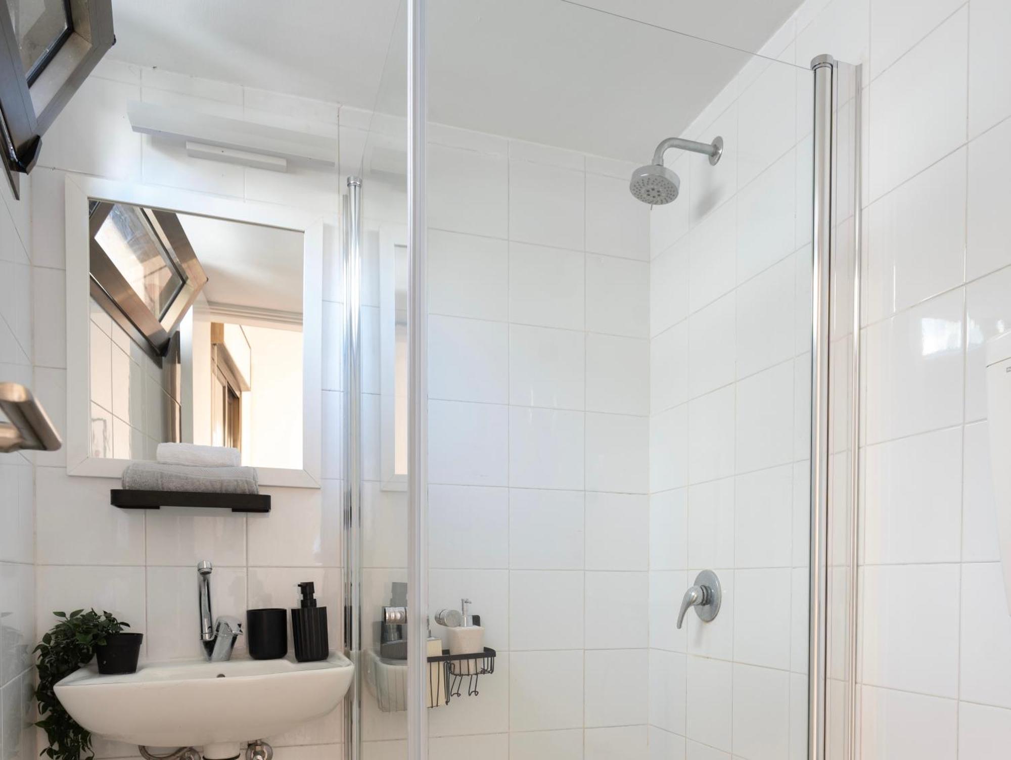Eliezer Ben Yehuda Residence With Shelter Tel Aviv Bagian luar foto